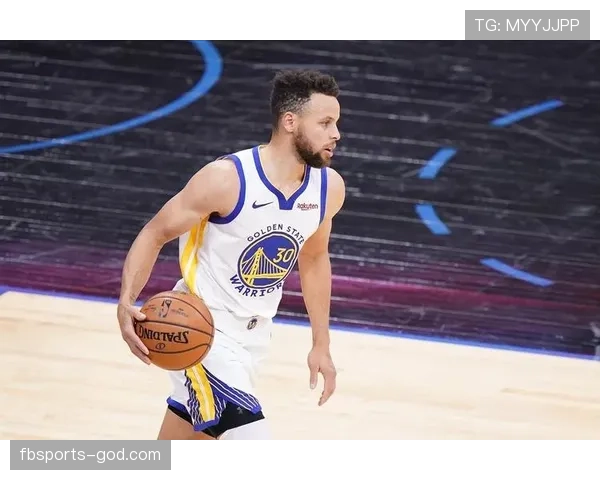 库里三分命中率提升显著，关键时刻投射拉开对手防线